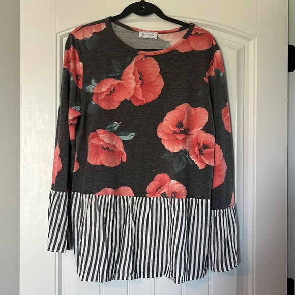 Ces Femme Tops - Ces Femme Top with Belle Sleeves